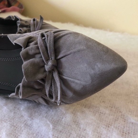 Grey suede pumps - Picture 8 of 10